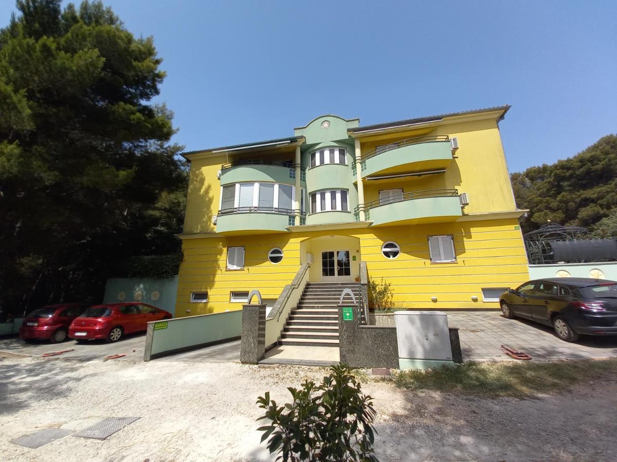 Apartment Lungomare Pula Exterior photo